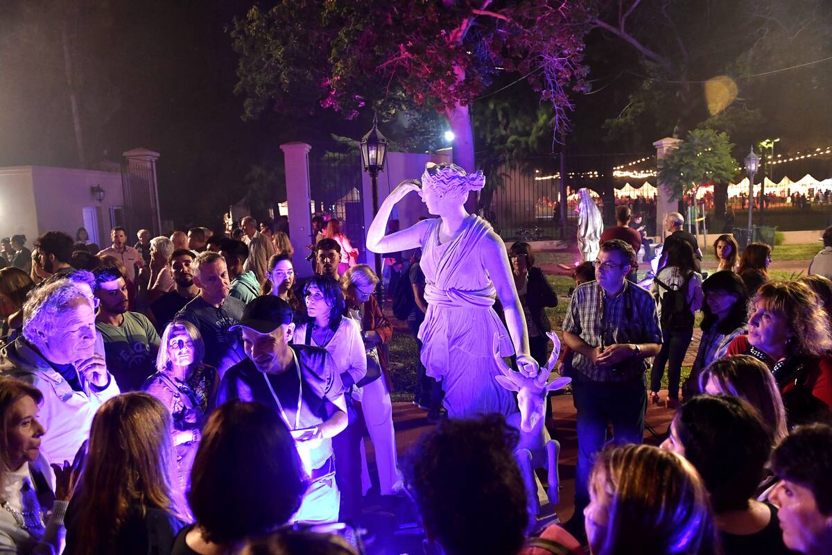 El Hospital de las Estatuas porteño abrió sus puertas anoche