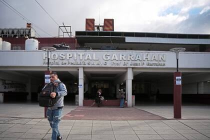 El Hospital Garrahan, institución modelo en la región, se encuentra en crisis debido al congelamiento de salarios del personal de salud.