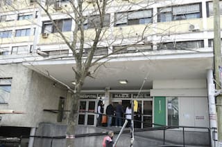 Un camillero le robó $70.000 a una paciente, quiso escapar y lo atraparon