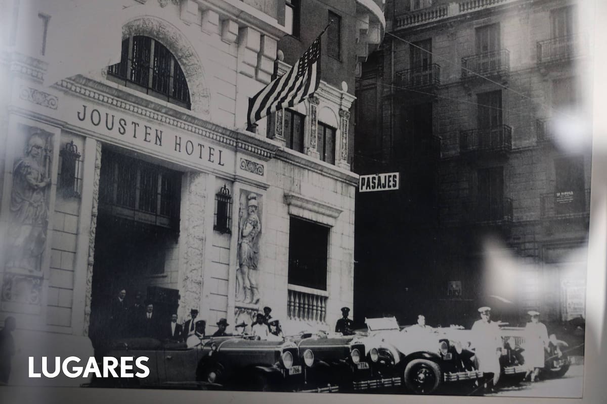 El hotel alojó a los pasajeros de transatlánticos que llegaban a Buenos Aires durante la Segunda Guerra Mundial. También a la realeza y aristócratas que lo consideraban una vidriera estratégica en el corazón de la ciudad