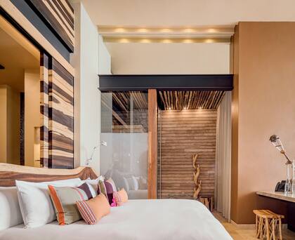 El hotel boutique cuenta con 63 suites divididas en 3 edificios: Natural, Fiesta y Wellness.