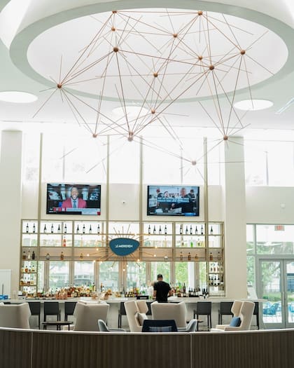 El hotel, cercano al aeropuerto de Fort Lauderdale, se autodenomina “un santuario completo de lujo moderno”