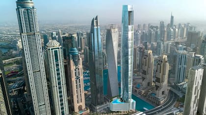 El hotel Ciel se integra al skyline de Dubái como una de las nuevas construcciones más altas de la ciudad