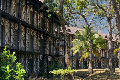El Hotel Contadora, en Playa Larga, saqueado y en ruinas