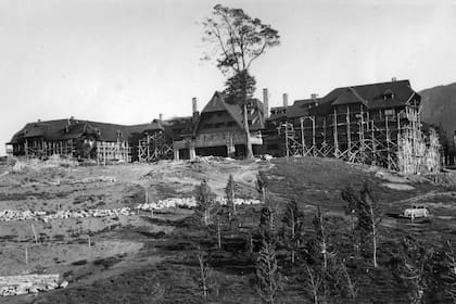 El hotel en plena construcción a mediados de 1935