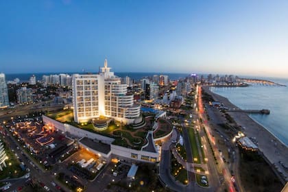 El hotel Enjoy, un clásico de Punta del Este que celebra su cuarto de siglo