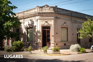 El encantador pueblito que combina arquitectura art déco, mucho verde y buenas opciones para comer