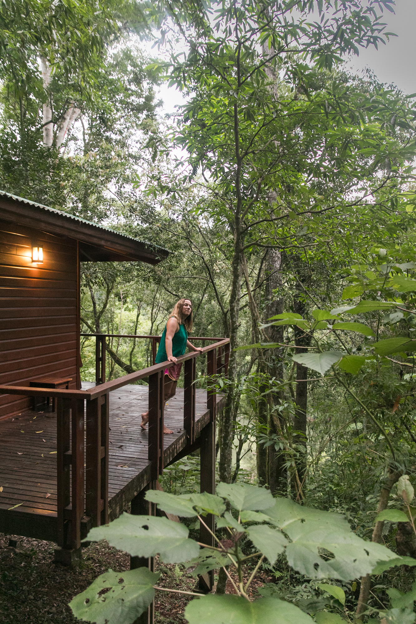 El hotel está emplazado en medio de la selva paranaense.