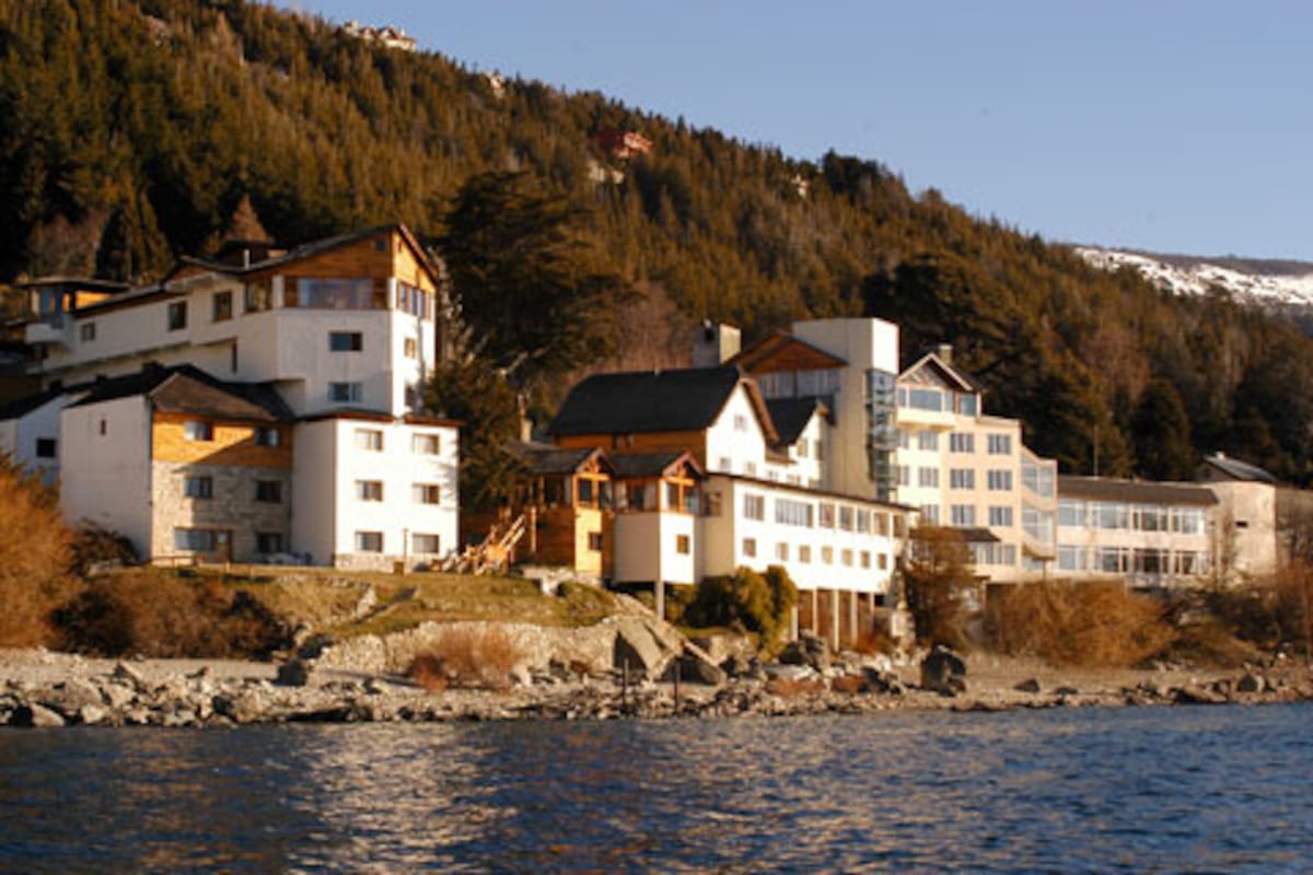 El Hotel Huemul antes del incendio