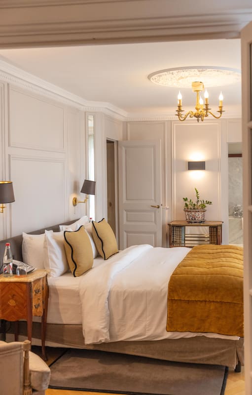 El Hôtel Lancaster está a pasitos de Champs Elysées.