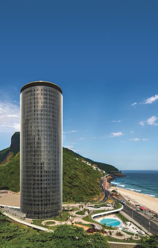 El hotel Nacional se destaca en la playa de Sao Conrado.