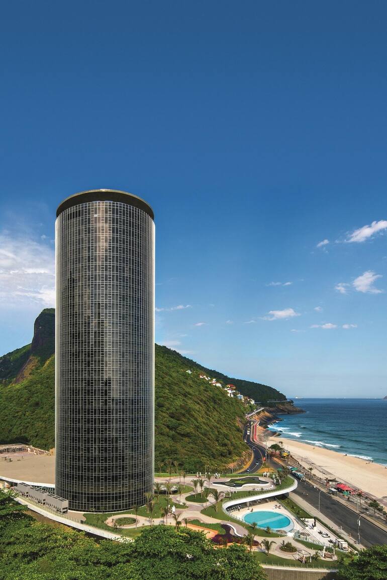El hotel Nacional se destaca en la playa de Sao Conrado.