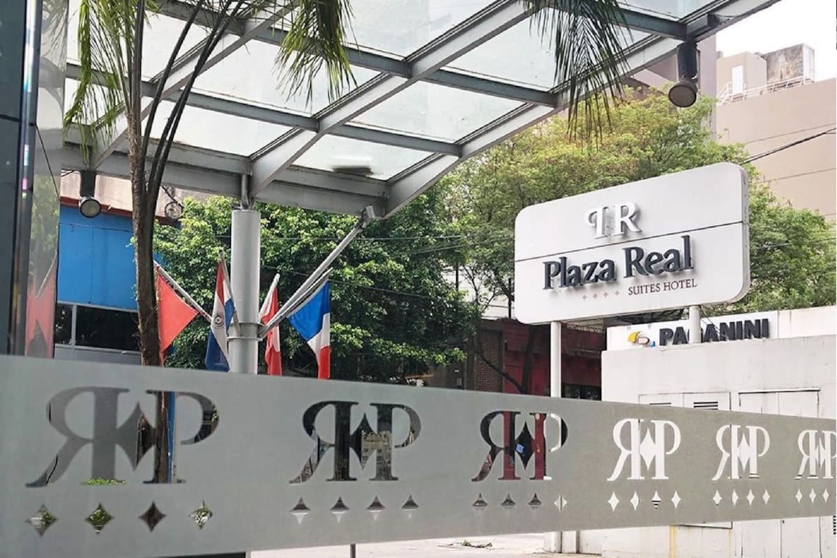 El Hotel Plaza Real está ubicado en el centro de Rosario
