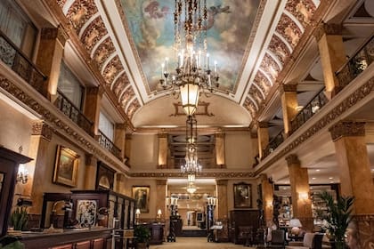 El hotel posee lujosas instalaciones y los fantasmas suelen deambular por el salón de baile (Instagram/@meetingseventsmags)