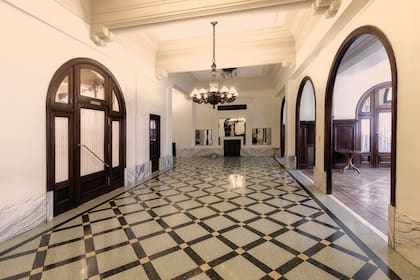 El hotel resume un momento particular de una Buenos Aires que avanzaba hacia la modernidad, a principios del Siglo XX.