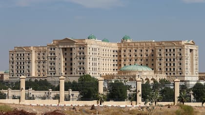 El Ritz-Carlton abrió hace apenas seis años en la capital de Arabia Saudita, albergó a multimillonarios, jefes de Estado y miembros de la familia real saudita.