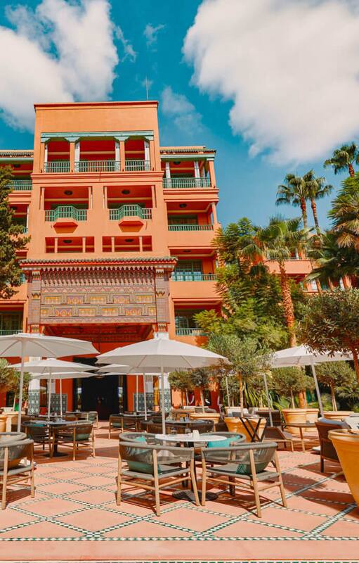 El hotel se construyó en terrenos frondosos en medio del desierto en 1923.