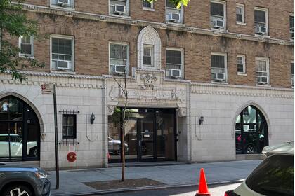 El hotel Stratford Arms, ubicado en el 117 de la calle 70 Oeste, en Nueva York