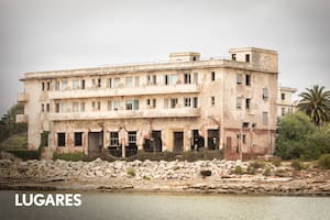 El hotel sufrió el embate de las aguas de la laguna