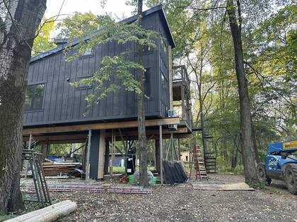 El hotel Treehouses at Starved Rock cuenta con dos casas del árbol muy lujosas en el parque estatal de Illinois (Facebook/Treehouses Starved Rock)