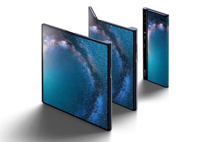 El Huawei Mate X puede pasar de ser una tableta de 8 pulgadas a un teléfono con una pantalla principal de 6,6 pulgadas gracias a su display flexible, que rodea todo el dispositivo