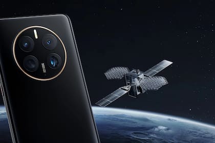 El Huawei Mate50 Pro fue el primer smartphone capaz de enviar mensajes de texto vía un satélite en zonas donde no hay señal de celular convencional