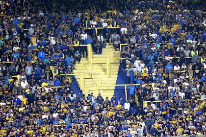 El hueco que dejó la Doce en el partido de anoche de Boca frente a Independiente Medellín
