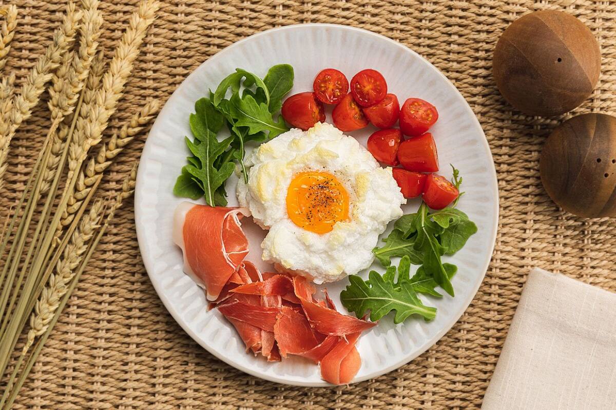 El huevo ha sido reconocido como un superalimento debido a su impresionante composición nutricional; según la Comisión Internacional del Huevo (IEC) se destaca por su contenido de los nueve aminoácidos esenciales, posicionándose como una fuente de proteína “completa”