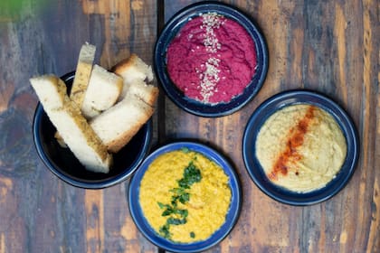 El hummus es un dip original del Medio Oriente y protagonista de picadas alrededor de todo el mundo(Foto gentileza de Bierhof)
