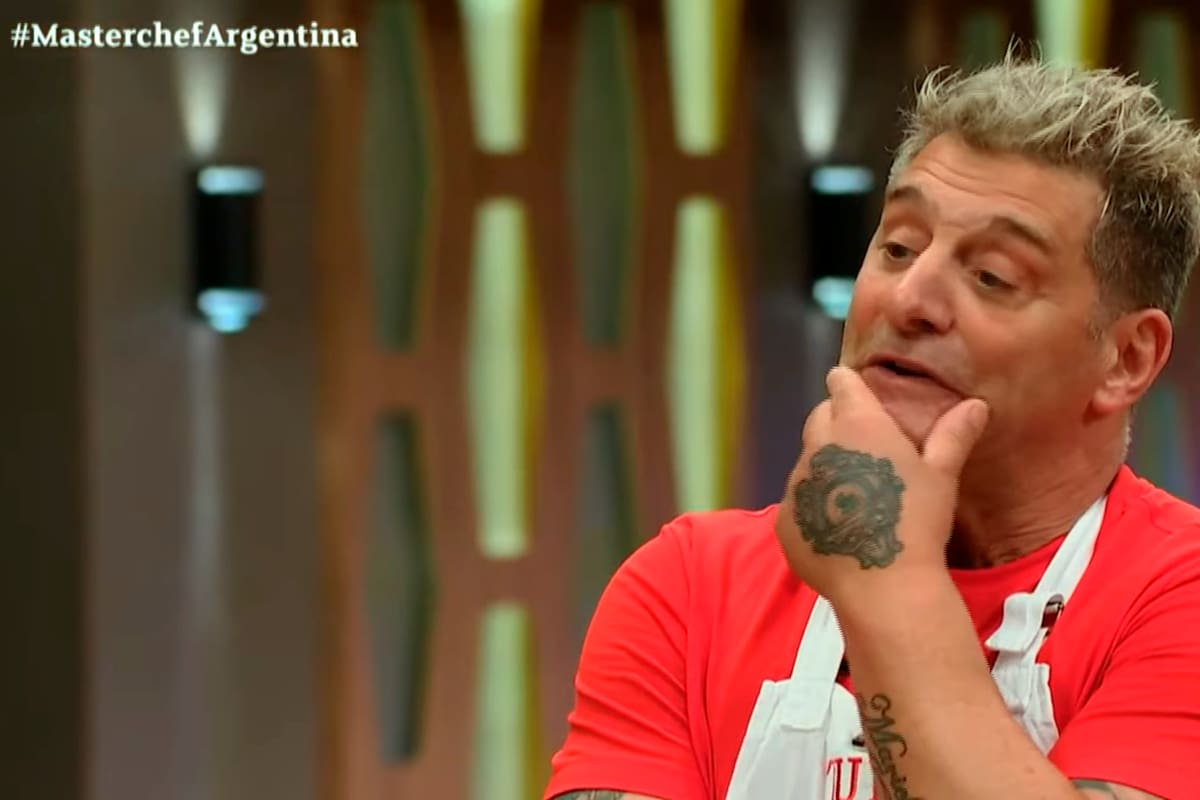 El humorista e imitador recreó al exfutbolista y provocó las carcajadas de sus compañeros de piso