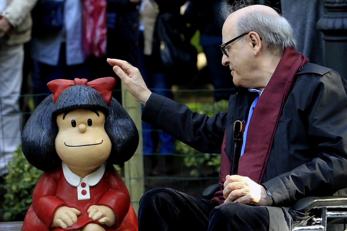 El humorista gráfico Joaquín Salvador Lavado Tejón, Quino, Premio Príncipe de Asturias de Comunicación y Humanidades, inauguró hoy en el Parque de San Francisco de Oviedo la segunda escultura oficial de Mafalda tras la instalada en el barrio de San Telmo de Buenos Aires.