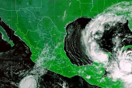 El Huracán Delta elevó su intensidad a categoría 4 y comenzó la evacuación en Cancún y otras localidades
