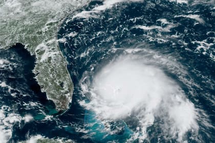 El huracán Dorian, de categoría 5, avanza hacia Florida