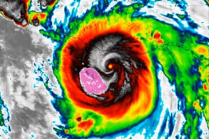 El huracán Erick llega como categoría tres a México