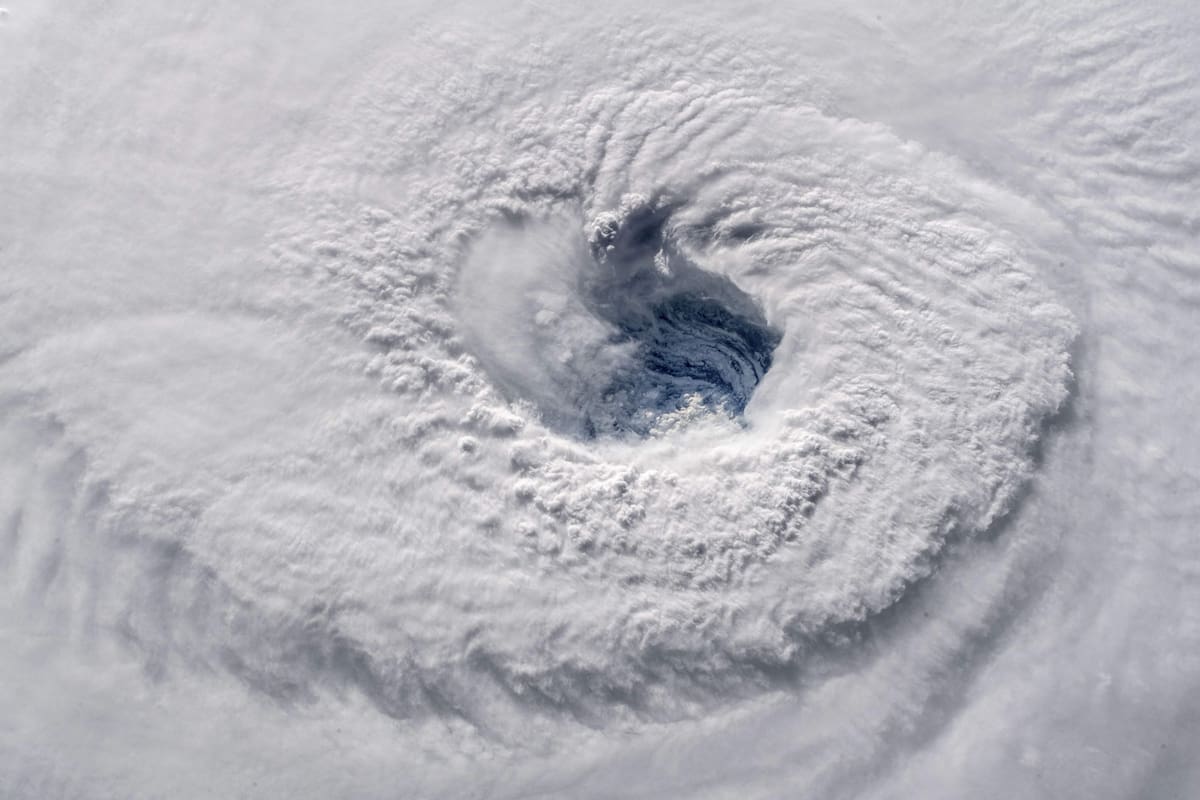 El huracán Florence perdió fuerza pero se expandió, cientos de miles de personas debieron buscar refugio