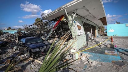El huracán Ian dejó sin electricidad a más de cuatro millones de personas en Florida y provocó inundaciones catastróficas