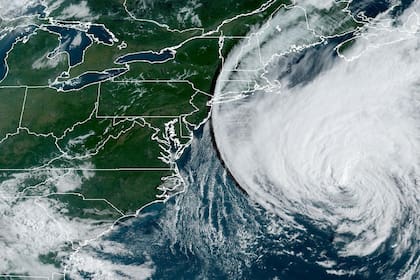 El huracán Lee genera una amplia zona de nubosidad que cubre las poblaciones costeras en la frontera de EE.UU. y Canadá