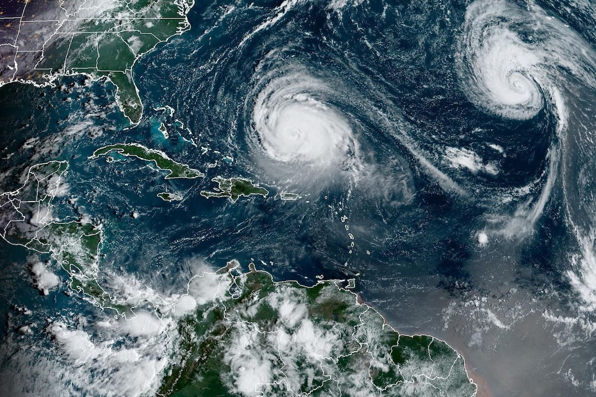 El huracán Lee perdió fuerza en las últimas horas del martes, pero se mantiene en categoría 3