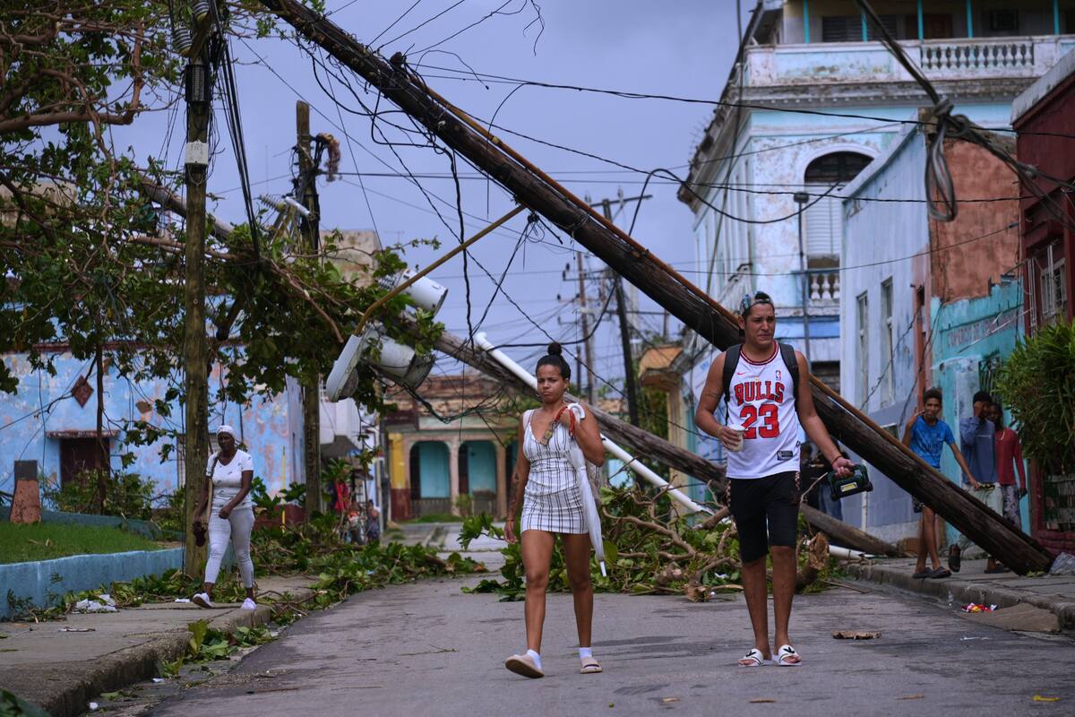 El huracán Melissa dejó grandes complicaciones en las calles de Cuba