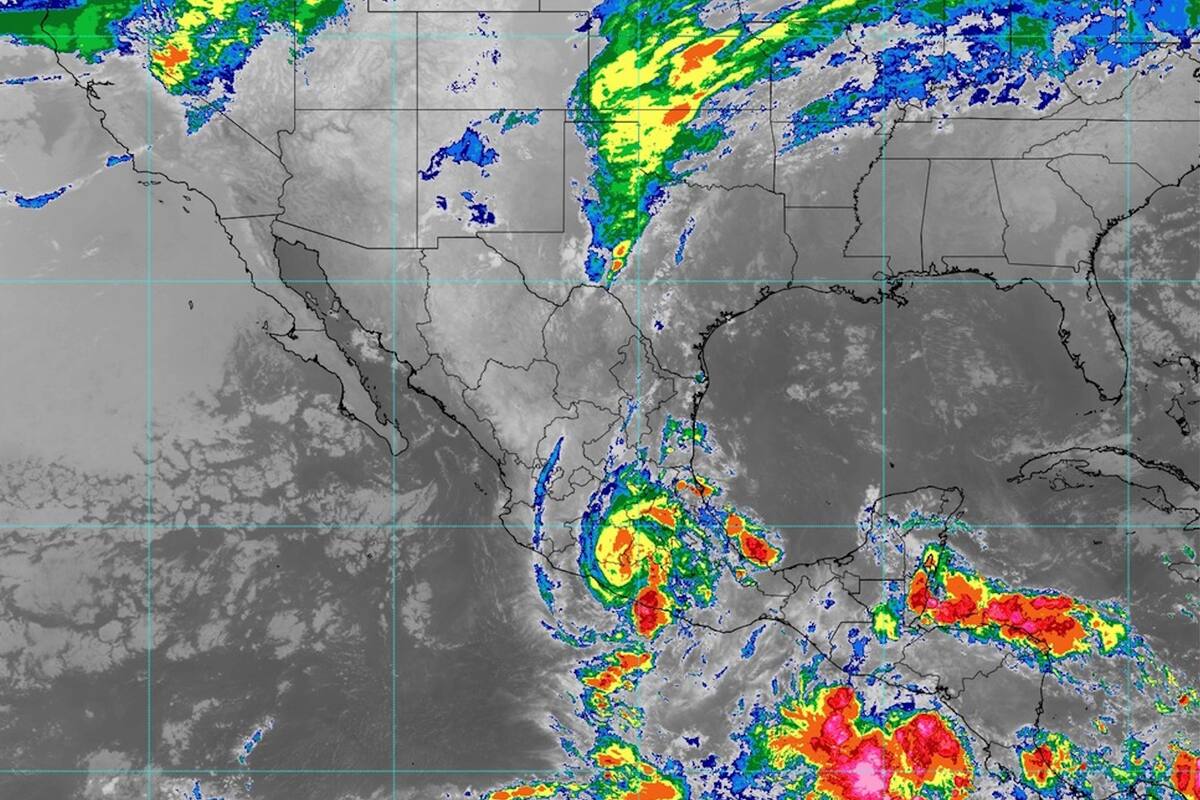 El huracán Otis tocó tierra en el turístico puerto de Acapulco, en México, en la madrugada del miércoles