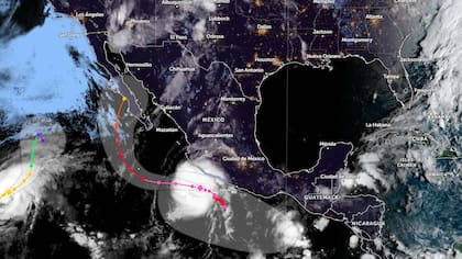 El huracán Polo se desplaza este jueves mar adentro frente a la costa suroeste de México con una intensidad extraordinaria como ciclón de categoría 5