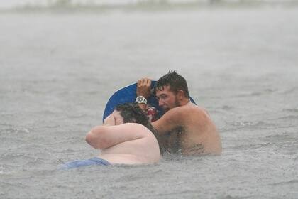 La gran cantidad de agua caída y los fuertes vientos ya han provocado inundaciones