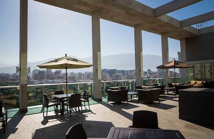 El Hyatt Place tiene 13 pisos y vista a las montañas.