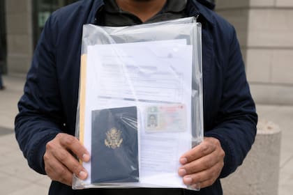 El I-94 y sus variantes acreditan admisiones, parole y ciertos permisos de salida