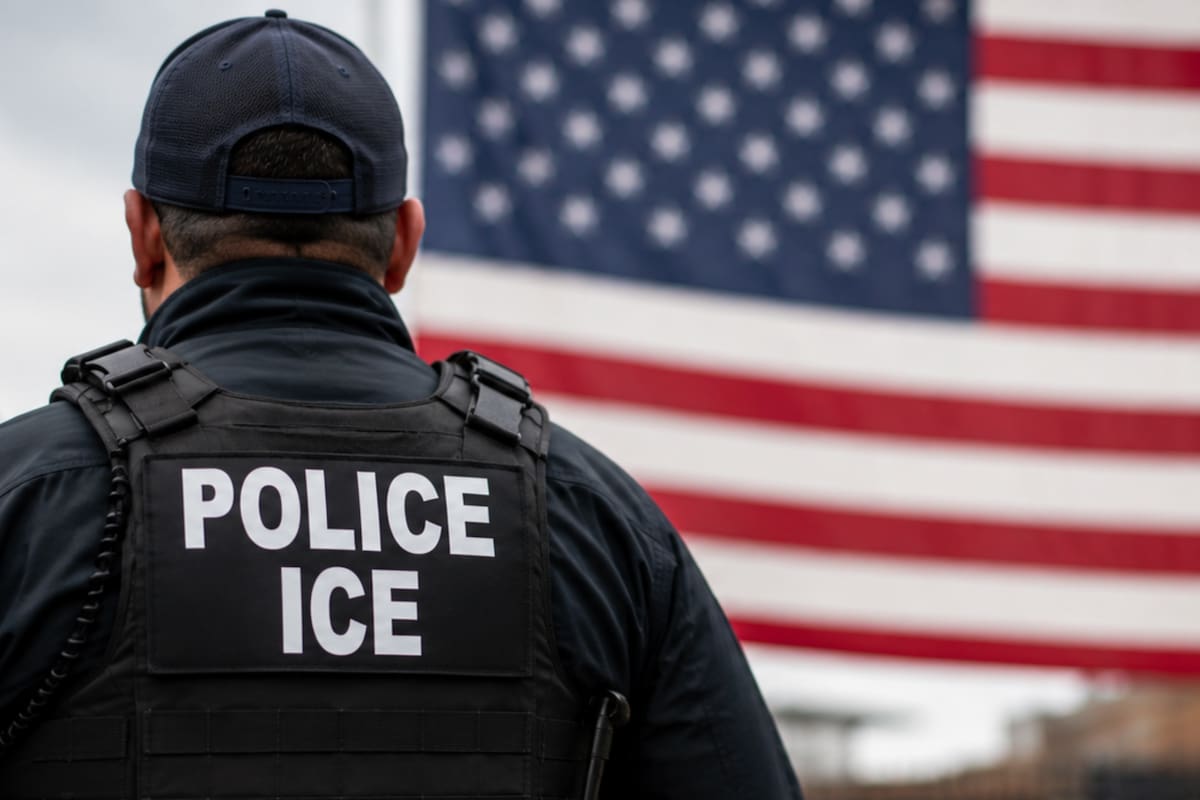 El ICE busca incorporar 700 nuevas camas de detención en el área de Miami mediante contratos con operadores privados para ampliar la capacidad migratoria en el sur de Florida.