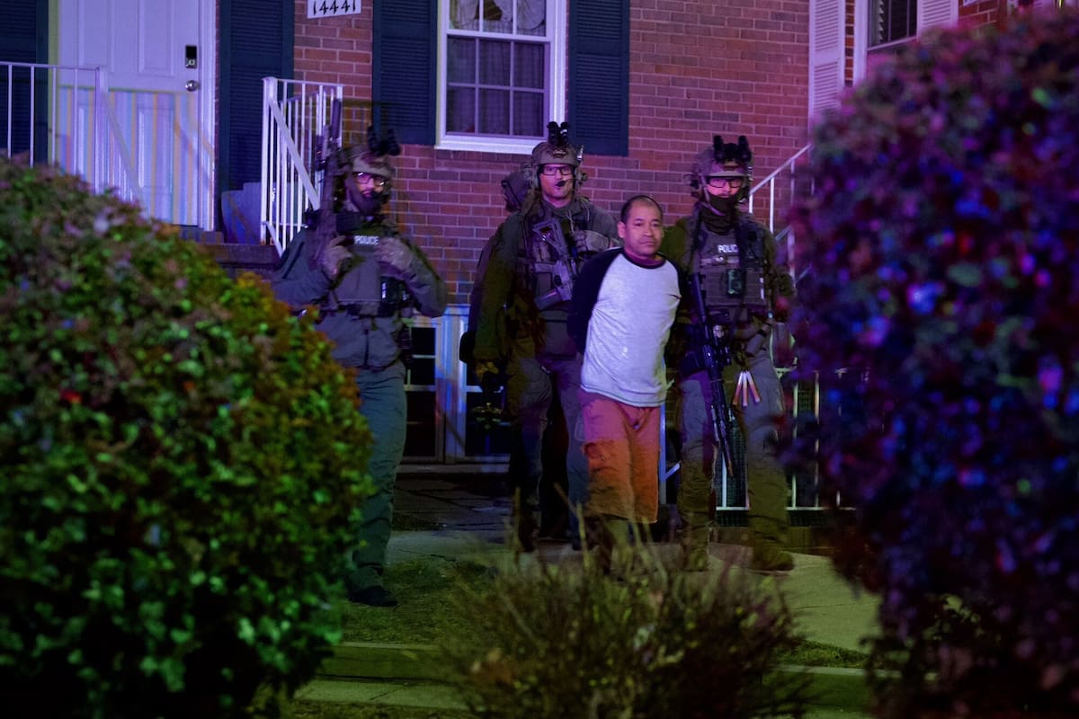 El ICE contará con la colaboración de más de 30 ciudades de Florida en la captura y detención de migrantes ilegales