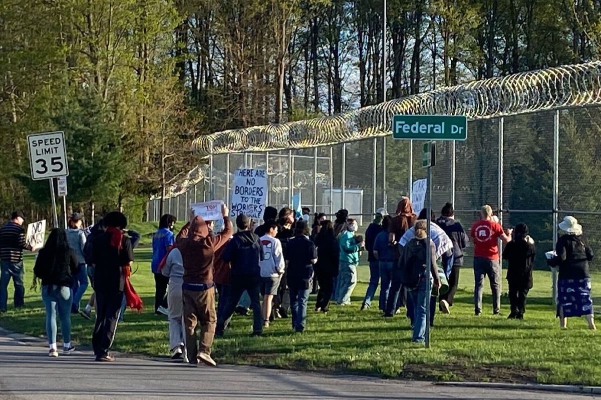 El ICE detiene a los extranjeros con el fin de asegurar su presencia para los procedimientos de inmigración o expulsión de EE.UU.