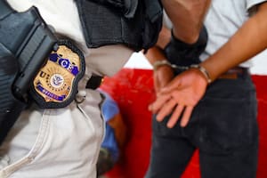 El ICE detuvo a un migrante latino en Los Ángeles por interferir en una redada