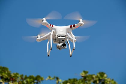 El ICE emplea drones para vigilar a los manifestantes y es el único con derecho a emplearlos durante las redadas migratorias