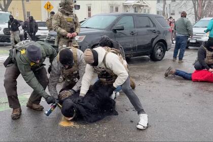 El ICE emplea tácticas de engaño para seguir con los arrestos en Minnesota (IG/@ben_jamin_music__)